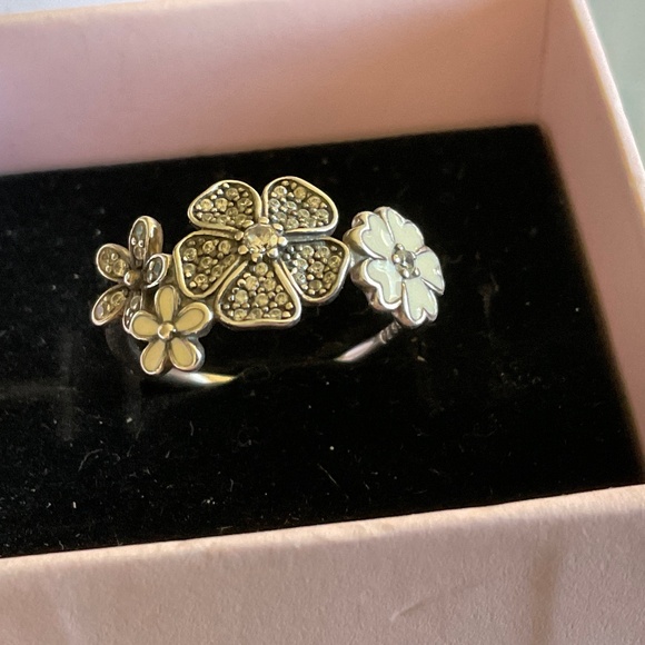 Pandora flowers ring size 54 - Picture 1 of 3